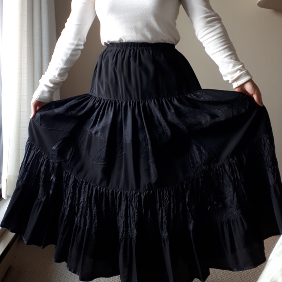 Tristan & Iseut black long skirt - Picture 2 of 9